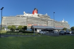 Queen Elizabeth Exterior Picture