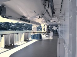 Norwegian Gem Promenade picture