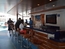 Norwegian Escape Waves Bar picture