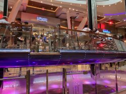 Oasis of the Seas Rising Tide Bar picture