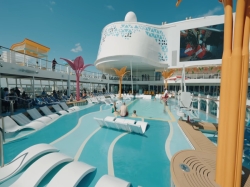 Wonder of the Seas Main Pool picture