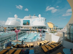 Wonder of the Seas Main Pool picture