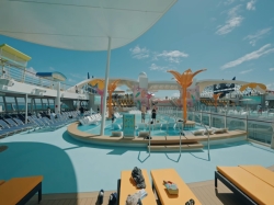 Wonder of the Seas Main Pool picture