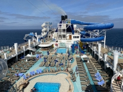 Norwegian Bliss Pool picture