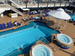 Norwegian Pearl Tahitian Pool picture