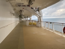 Norwegian Pearl Promenade Deck picture