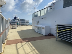 Norwegian Pearl Sun Deck picture