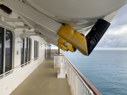 Norwegian Pearl Promenade Deck picture