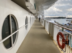 Norwegian Pearl Promenade Deck picture