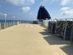 Norwegian Pearl Public Sun Deck picture