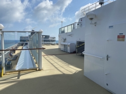 Norwegian Pearl Sun Deck picture