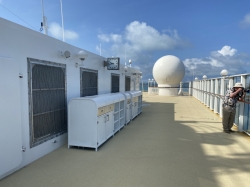 Norwegian Pearl Sun Deck picture