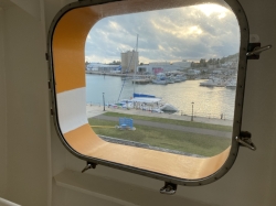 Norwegian Pearl Promenade Deck picture