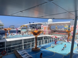 Wonder of the Seas Main Pool picture