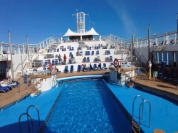 Norwegian Star Oasis Pool picture