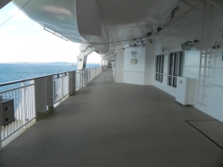 Norwegian Pearl Promenade Deck picture