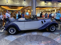 Adventure of the Seas Cafe Promenade picture