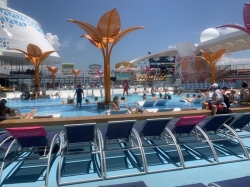 Wonder of the Seas Main Pool picture