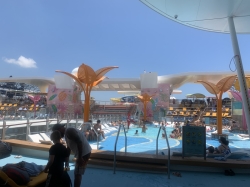 Wonder of the Seas Main Pool picture