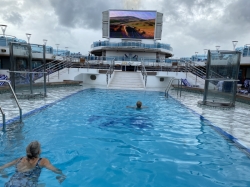 Regal Princess Fountain Pool picture