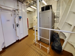 Koningsdam Promenade Deck picture