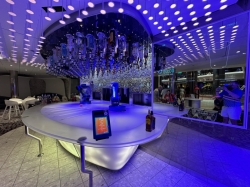 Harmony of the Seas Bionic Bar picture