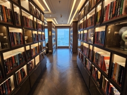 Seven Seas Grandeur Library picture