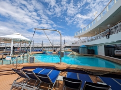 Norwegian Pearl Tahitian Pool picture