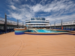 Norwegian Pearl Tahitian Pool picture