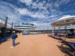 Norwegian Pearl Tahitian Pool picture