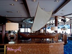 Norwegian Sky Spinnaker Lounge picture