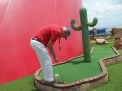 Carnival Valor Mini Golf picture