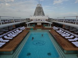 Seven Seas Explorer Pool picture