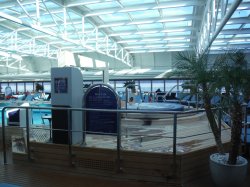 Nieuw Amsterdam Lido Pool picture