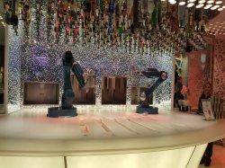 Harmony of the Seas Bionic Bar picture