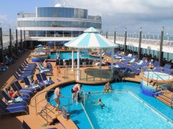 Norwegian Pearl Tahitian Pool picture