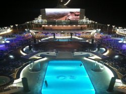 Regal Princess Fountain Pool picture